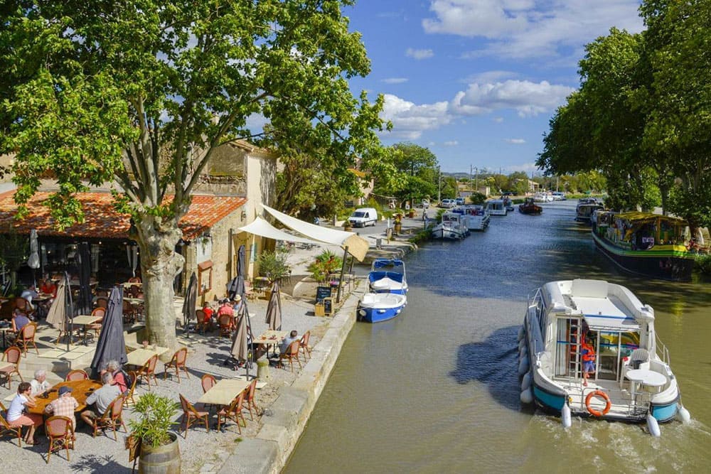 Porto fluviale di Homps sul Canal du Midi.